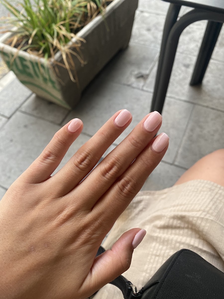 Uñas cortas en nude natural